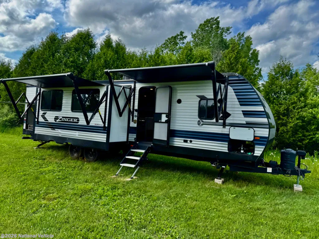 Used 2022 CrossRoads Zinger 333DB available in Green Bay, Wisconsin