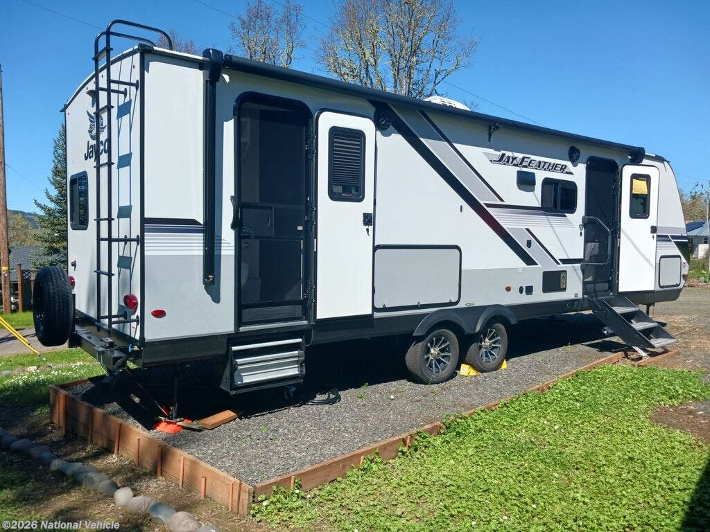 Used 2024 Jayco Jay Feather 27BHB available in Roseburg, Oregon