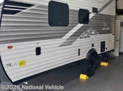 Used 2025 Jayco Jay Flight SLX Baja 175FQW available in Buena Park, California