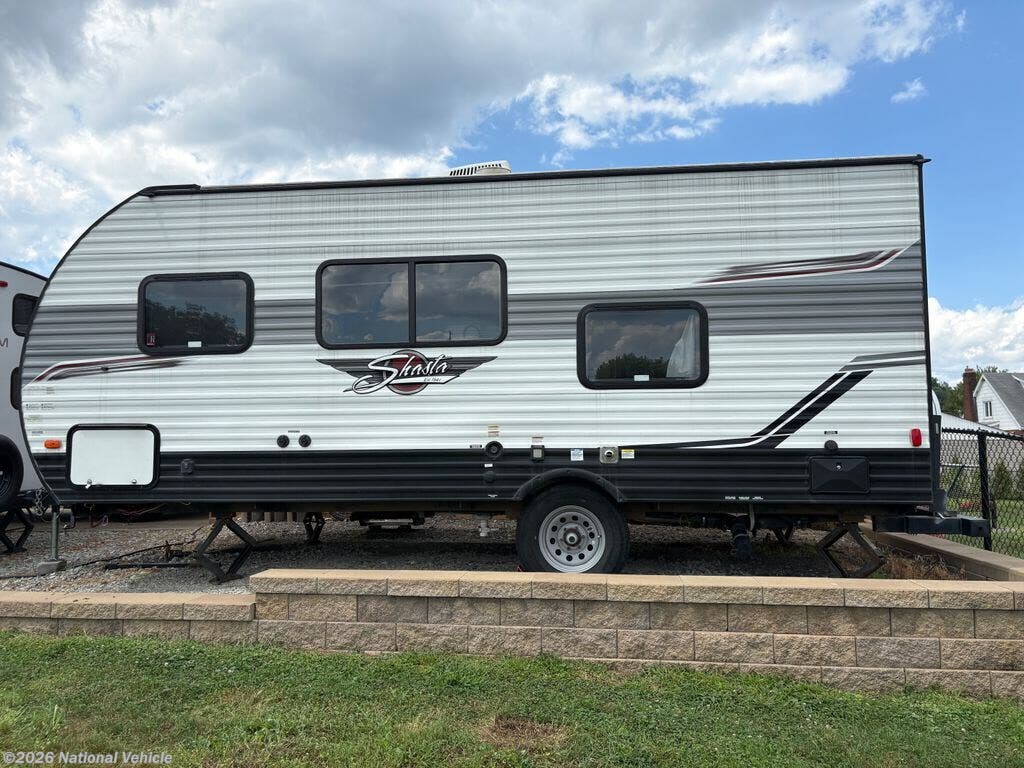 Used 2022 Shasta Shasta 18BH available in Apollo, Pennsylvania