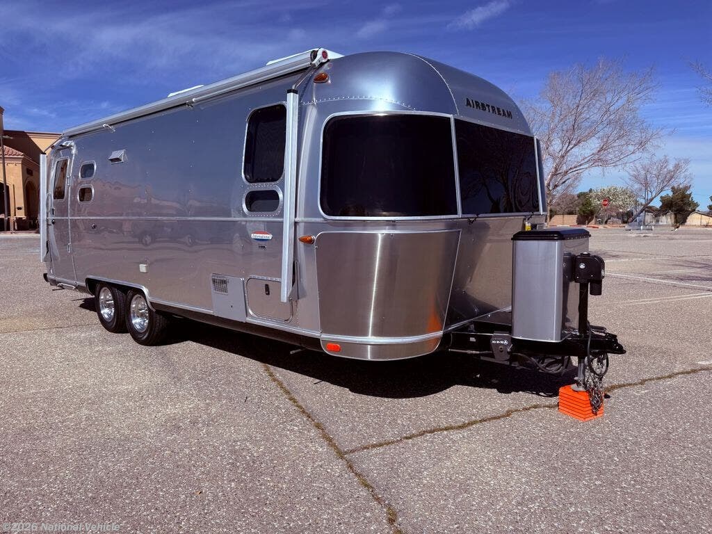 Used 2018 Airstream International Signature 25FBQ available in Apple Valley, California