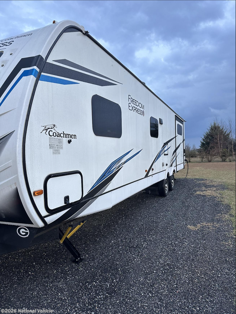 Used 2022 Coachmen Freedom Express Liberty 326BHDSLE available in Hawkinsville, Georgia