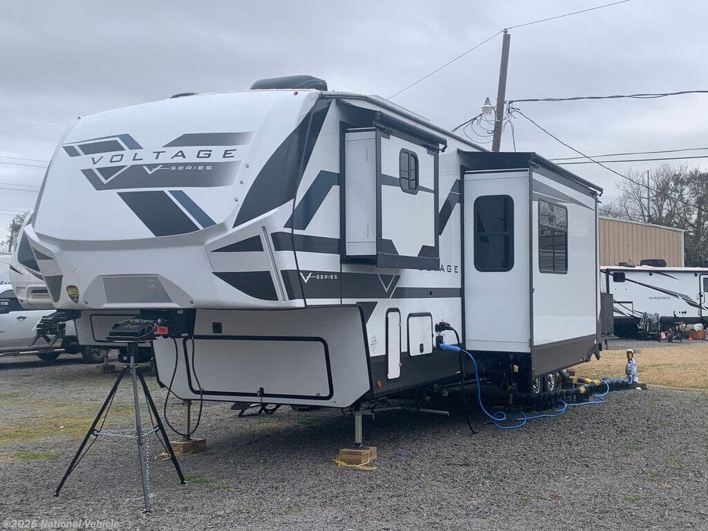 Used 2024 Dutchmen Voltage V Toy Hauler 3800 available in Ghent, Kentucky