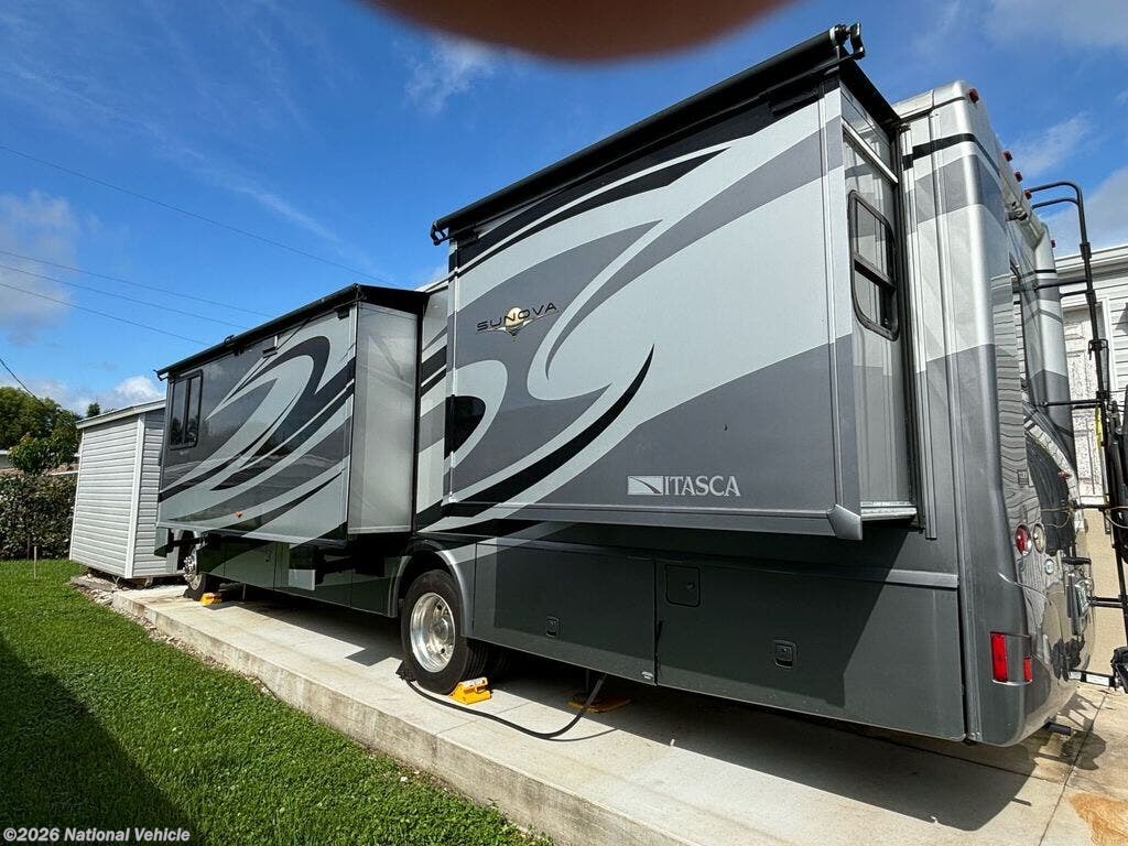 Used 2013 Itasca Sunova 35G available in Naples, Florida