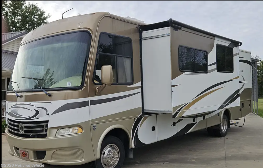Used 2013 Thor Motor Coach Daybreak 32HD available in Pryor, Oklahoma