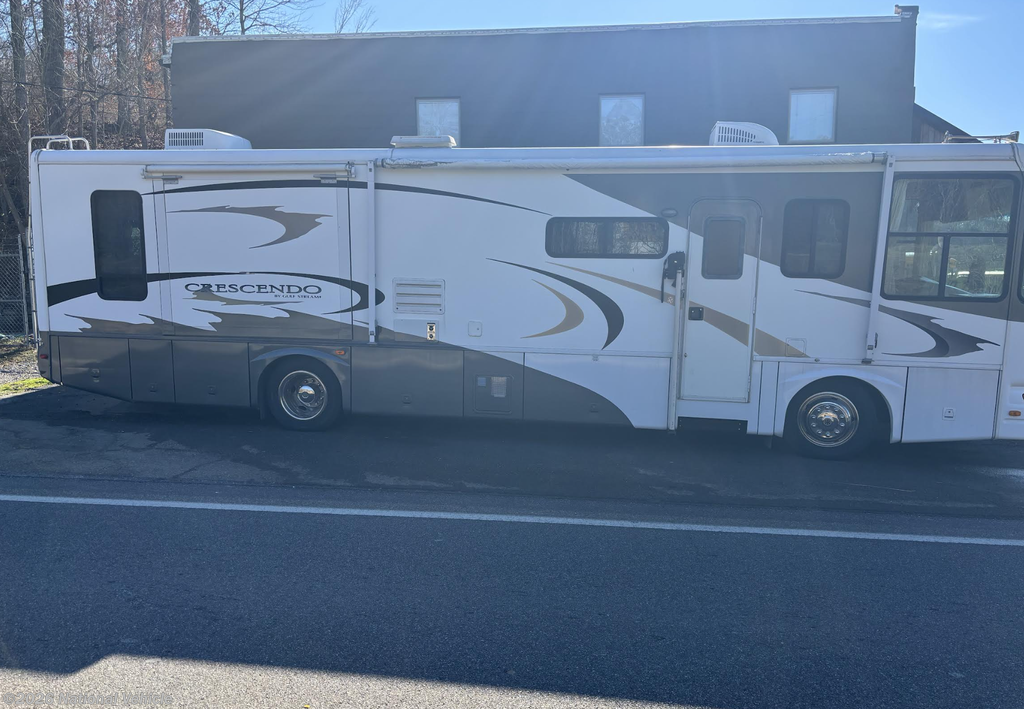 Used 2006 Gulf Stream Crescendo 8356 available in Lenoyer, Tennessee
