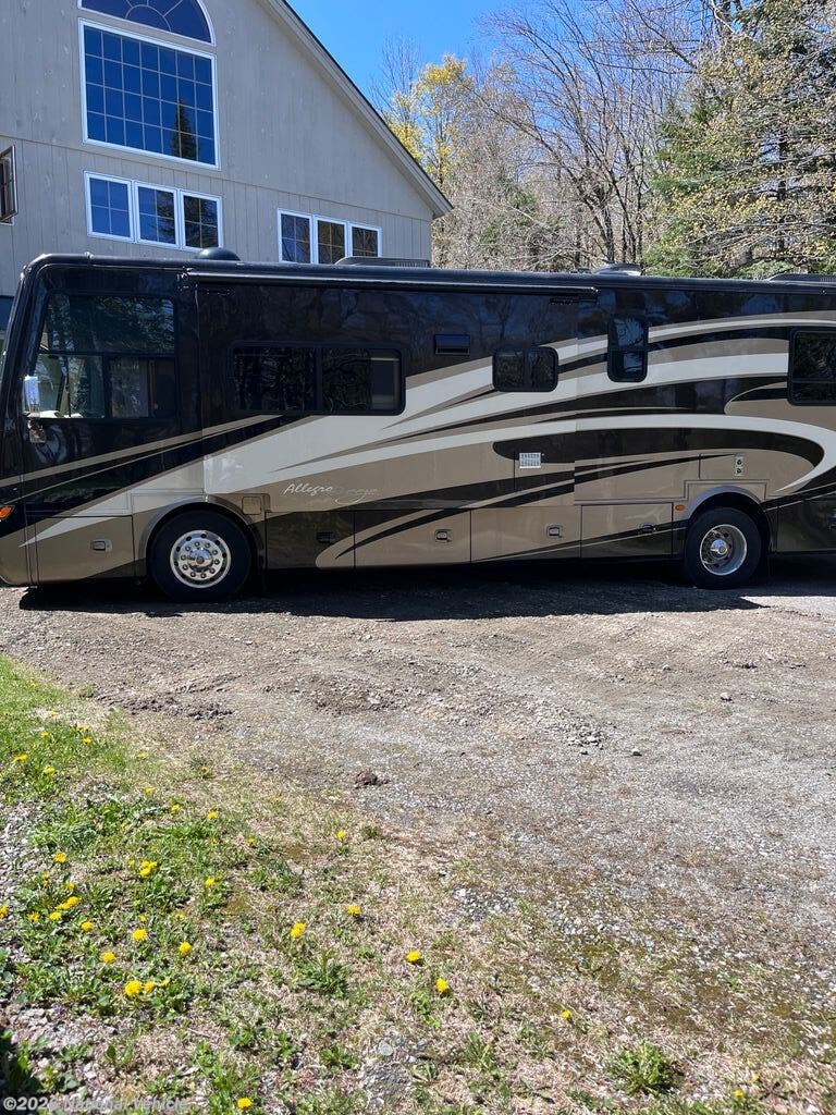 Used 2014 Tiffin Allegro Breeze 32BR available in Bondville, Vermont