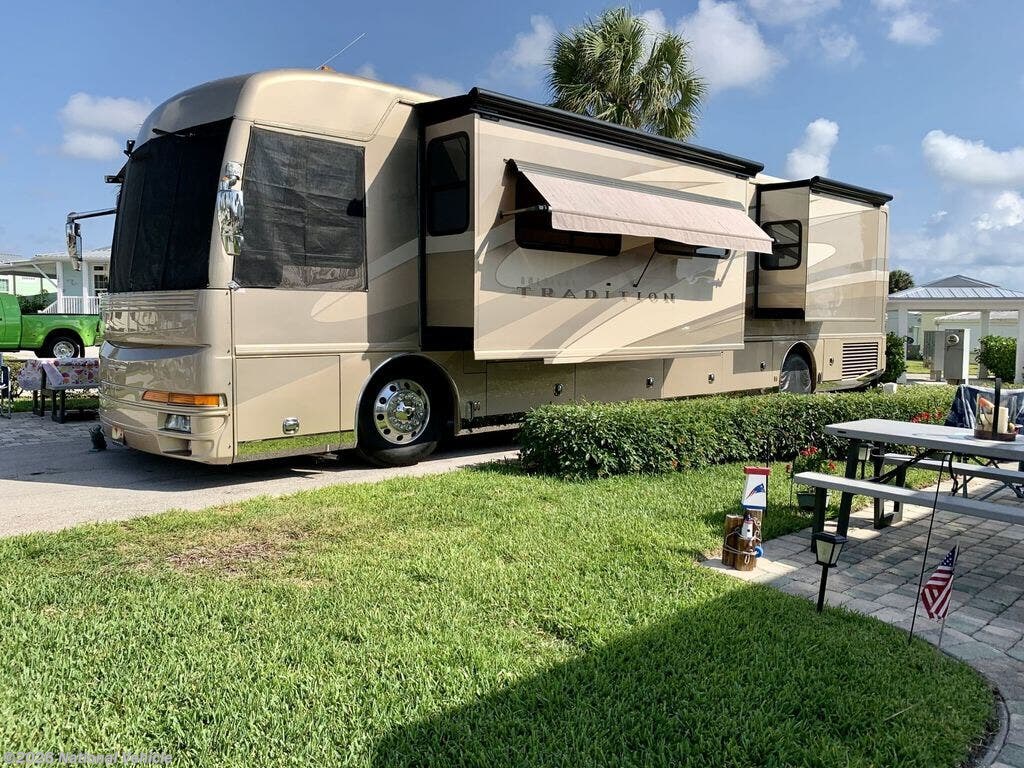 Used 2007 American Coach American Tradition 40Z available in Deerfield Beach, Florida