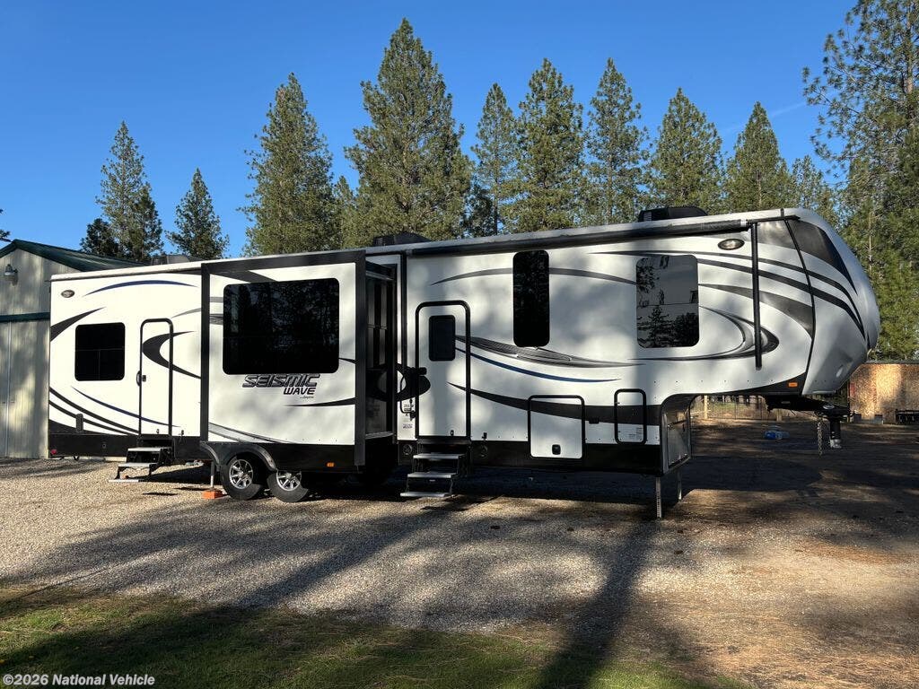 Used 2016 Jayco Seismic Wave 355W available in Deer Park, Washington