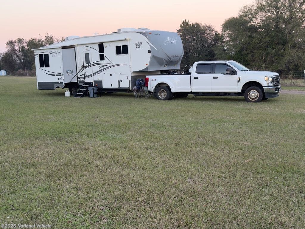 Used 2014 Northwood Arctic Fox Silver Fox 32-5M available in Quartzsite, Arizona
