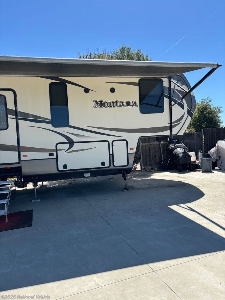 Used 2016 Keystone Montana 3160RL available in Paso Robles, California