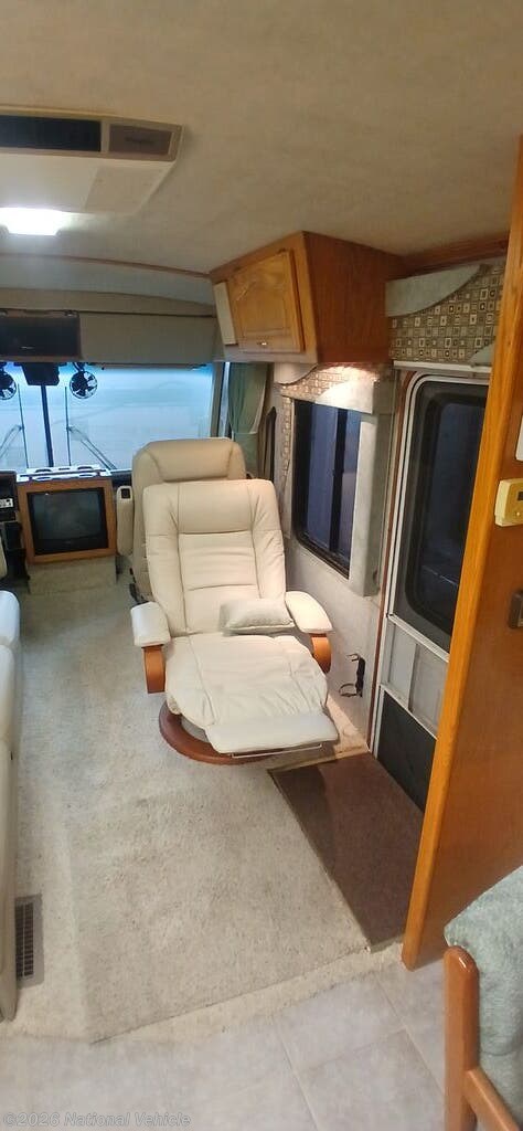 Used 1994 Fleetwood  American Dream 38J Cummins Mountain available in Hampshire, Illinois