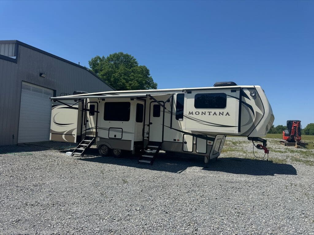 Used 2019 Keystone Montana 3731FL available in Alexander, Arkansas