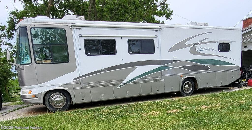 Used 2002 Gulf Stream Sun Voyager 8368 available in Harrodsburg, Kentucky