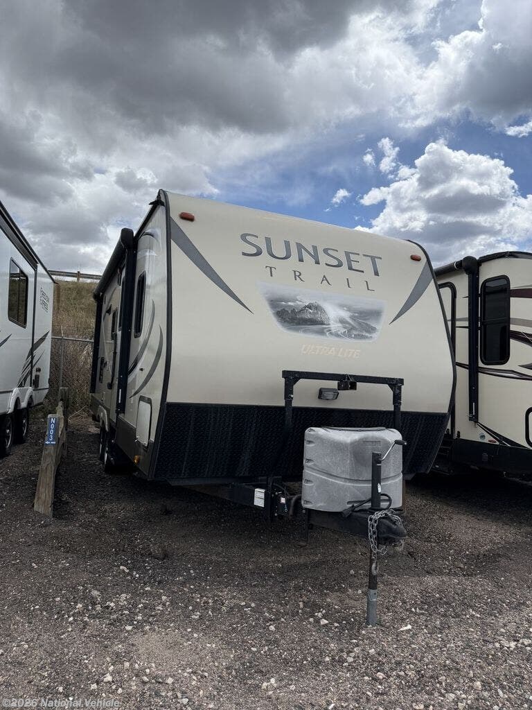 Used 2016 CrossRoads  Sunset Ultra-Lite 237BH available in Monument, Colorado