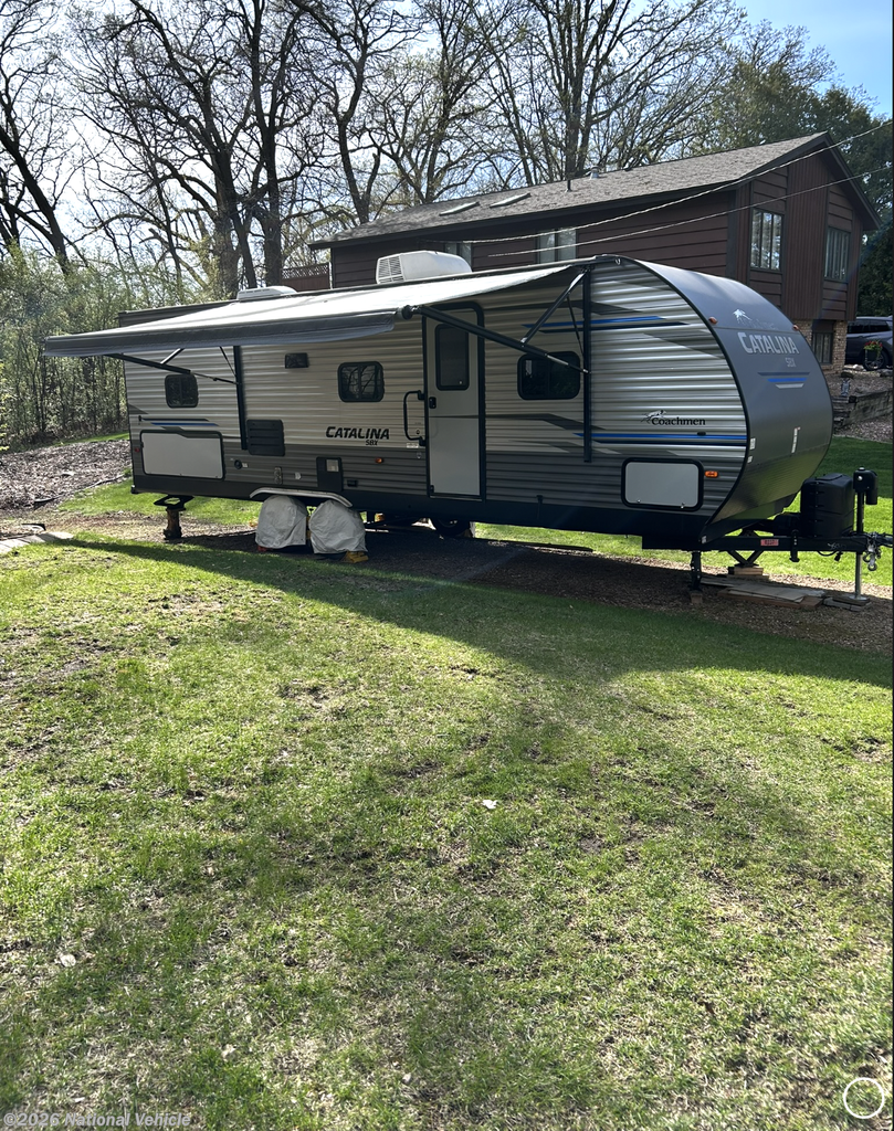 Used 2020 Coachmen Catalina Summit 261BHS available in Wayzata, Minnesota