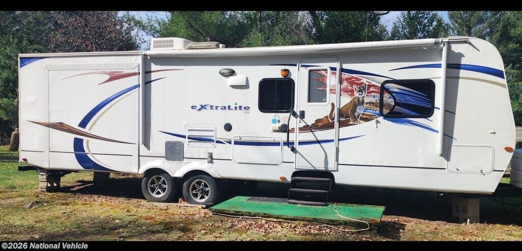 Used 2010 Forest River Wildcat eXtraLite 30BHS available in Black River Falls, Wisconsin