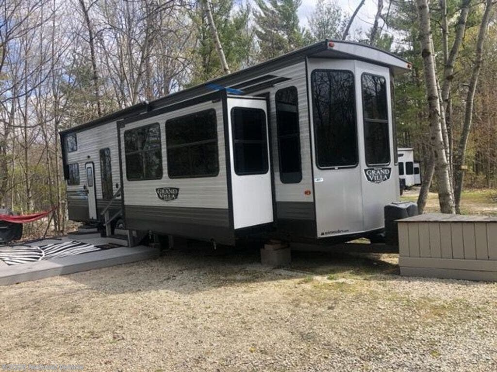 Used 2021 Forest River Salem Grand Villa 42FLDL available in Sturgeon Bay, Wisconsin