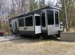 Used 2021 Forest River Salem Grand Villa 42FLDL available in Sturgeon Bay, Wisconsin