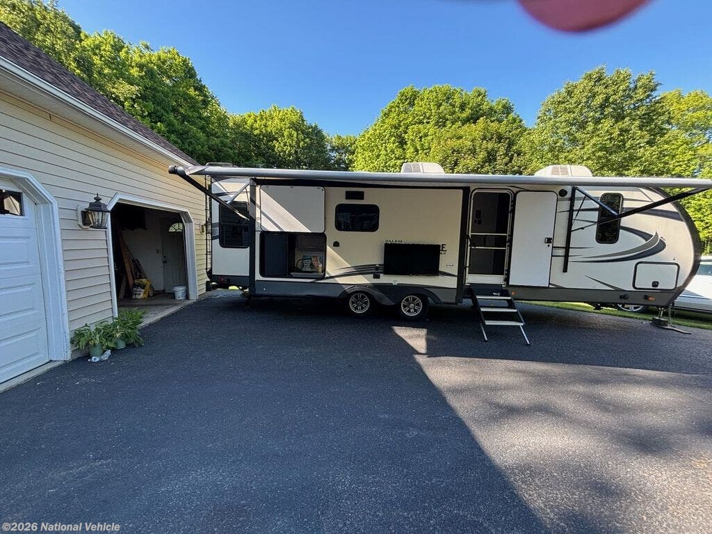 Used 2019 Forest River Salem Hemisphere GLX 273RL available in Chagrin Falls, Ohio