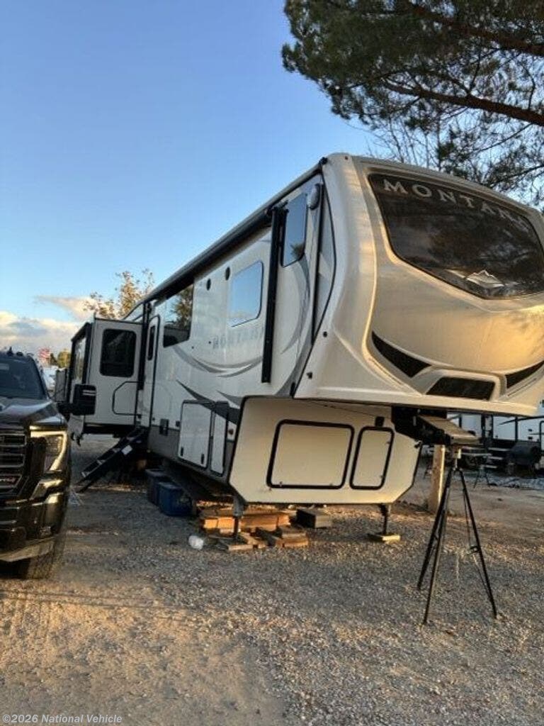 Used 2018 Keystone Montana 3810MS available in Apple Valley, California