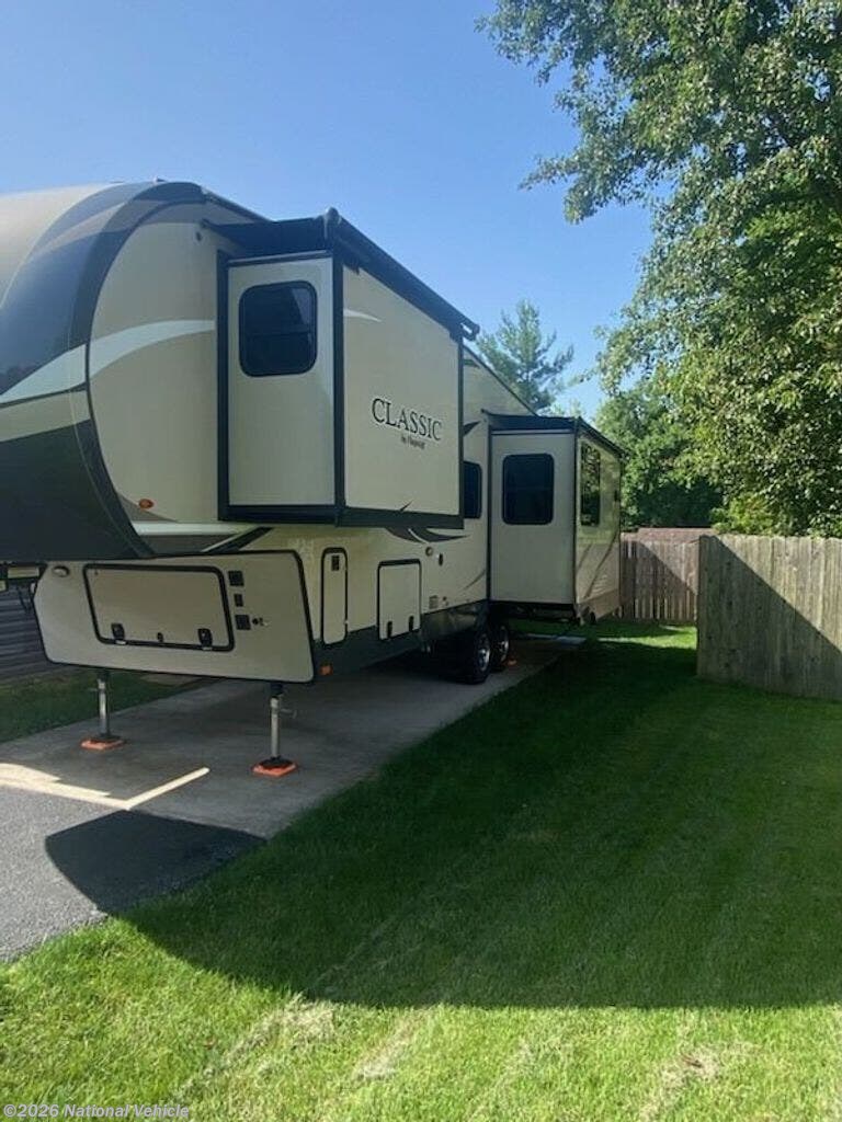 Used 2019 Forest River Flagstaff Classic 8529RKBS available in Pataskala, Ohio
