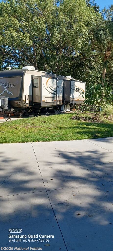 Used 2017 Highland Ridge Mesa Ridge 323RLS available in Hialeah, Florida