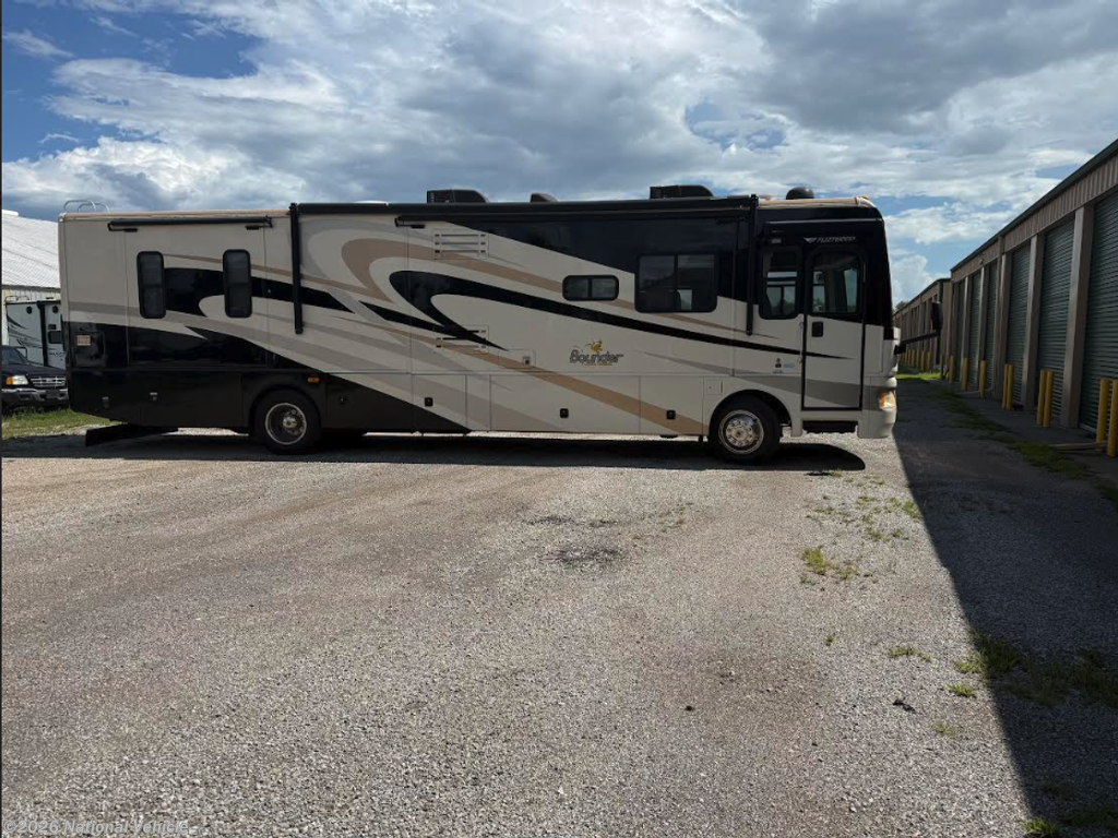 Used 2008 Fleetwood Bounder 38L available in Topeka, Kansas