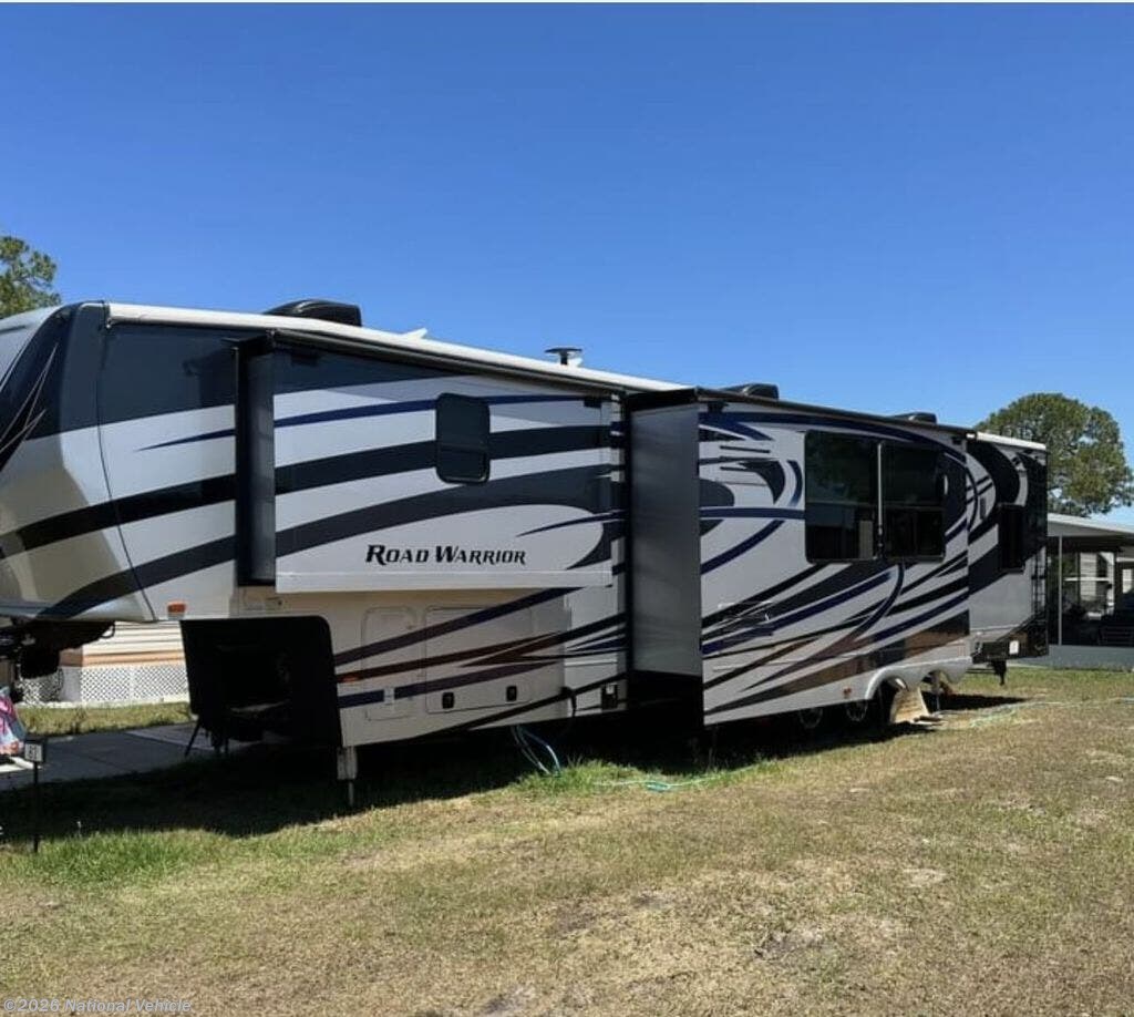 Used 2018 Heartland Road Warrior 427RW available in Cohasset, Minnesota