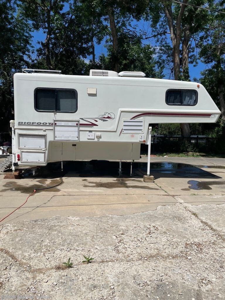 Used 1998 Bigfoot 2500 Series 25-C-10.6-E available in Longmont, Colorado