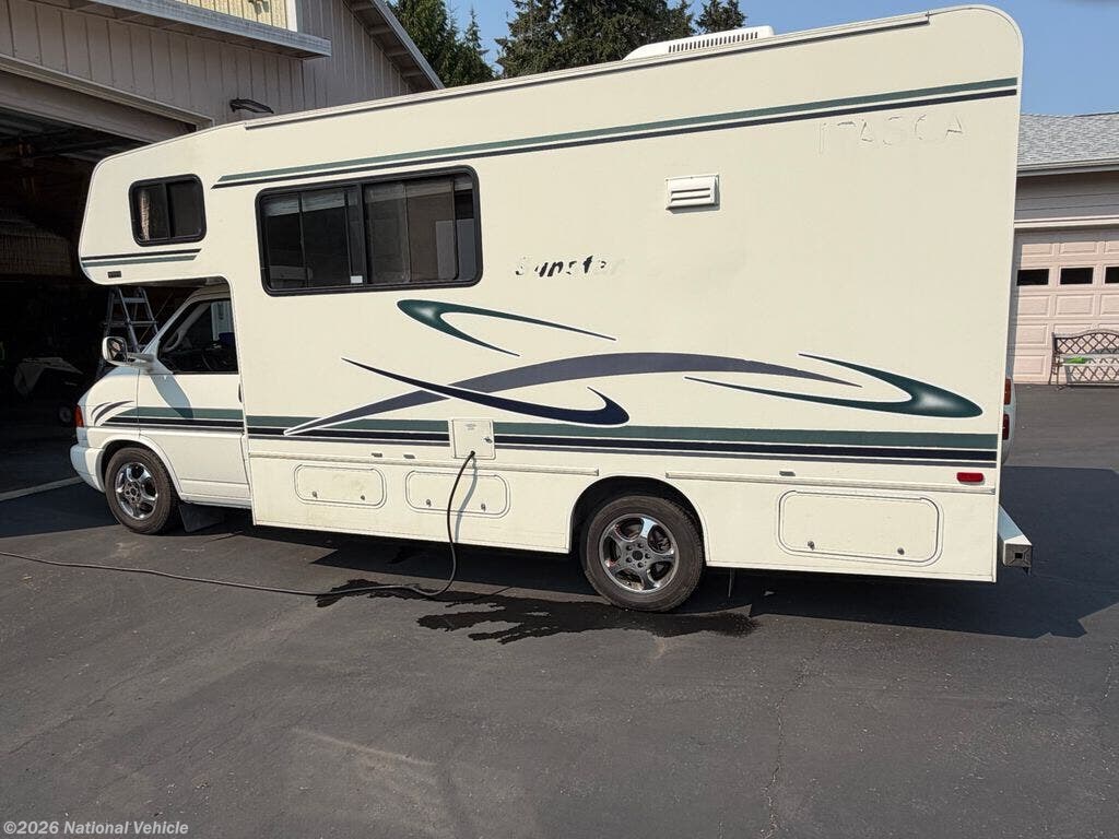 Used 2004 Itasca Sunstar 21B-VW available in Grapeview, Washington