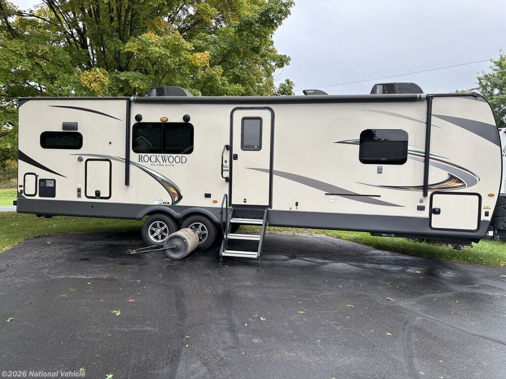 Used 2020  Forest River Rockwood Ultra Lite 2902WS by Forest River from National Vehicle in Mechanicville, NY