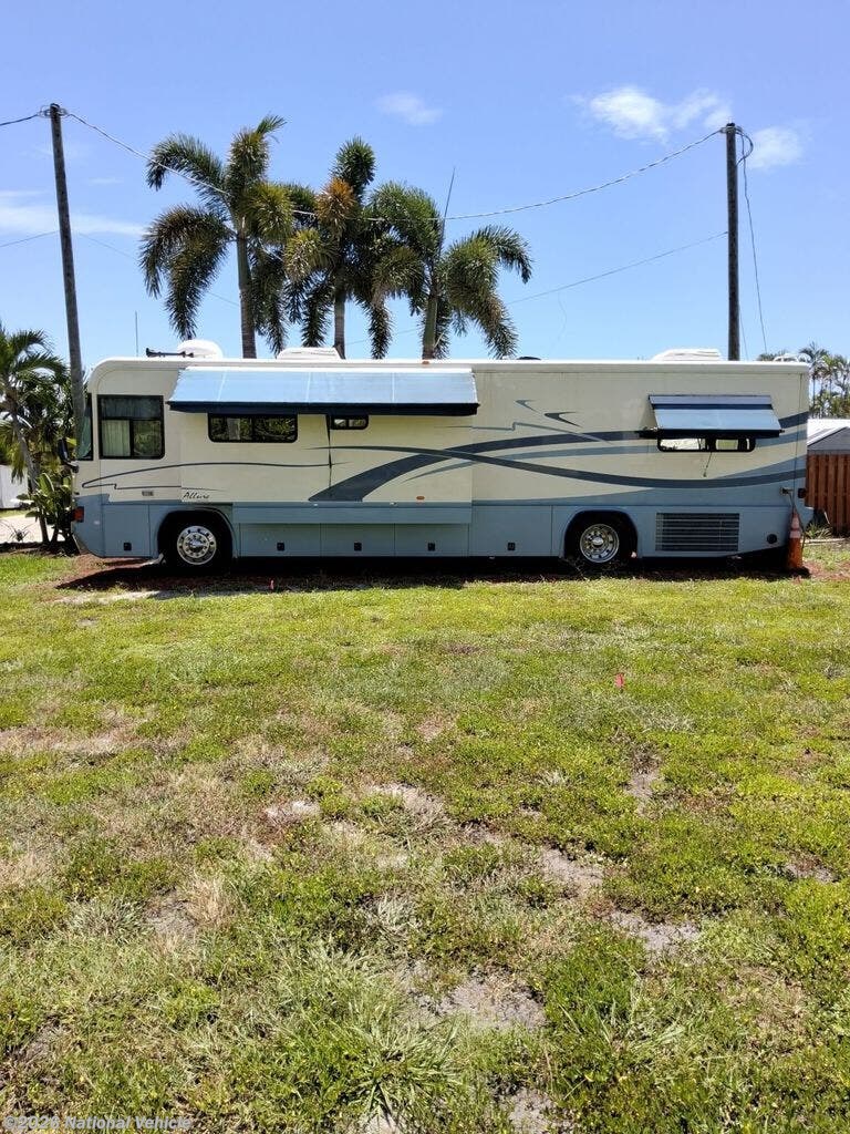 Used 2000 Country Coach Allure 330hp 36' Slide available in Bokeelia, Florida
