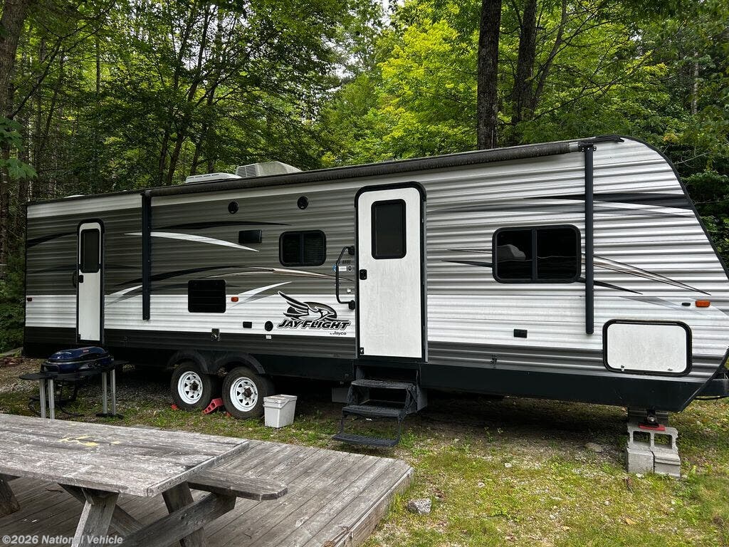 Used 2016 Jayco Jay Flight 28BHBE available in Claremont, New Hampshire
