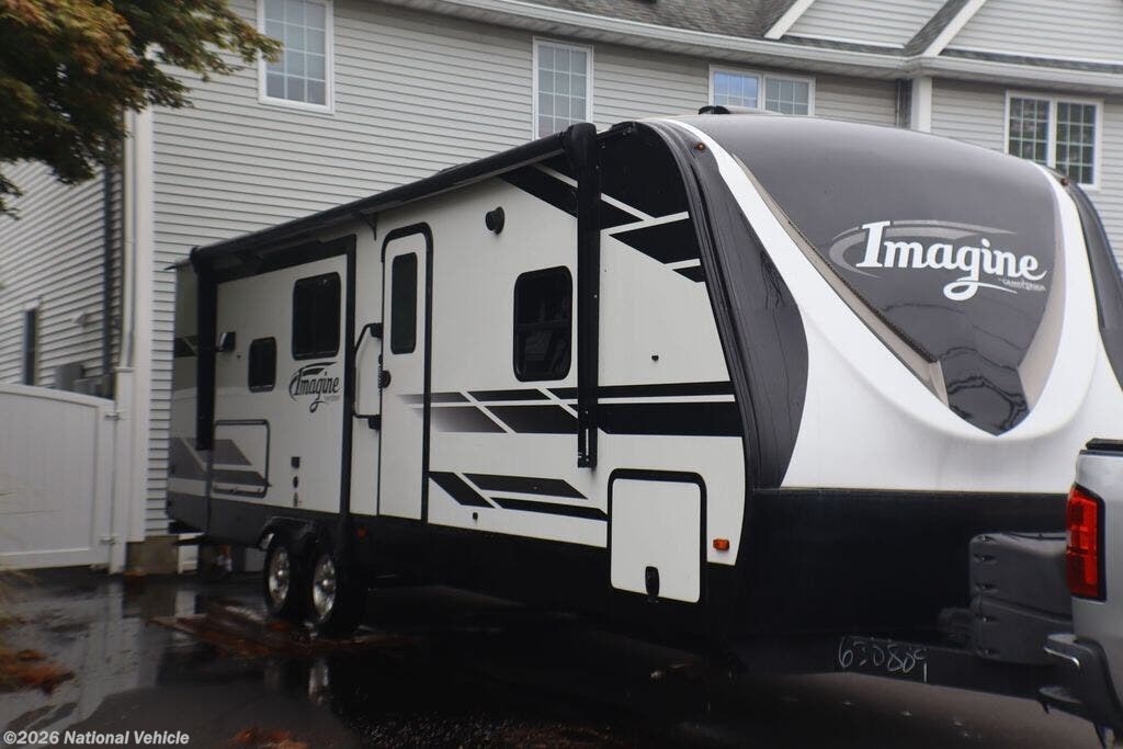 Used 2021  Grand Design Imagine 2670MK by Grand Design from National Vehicle in East Islip, NY