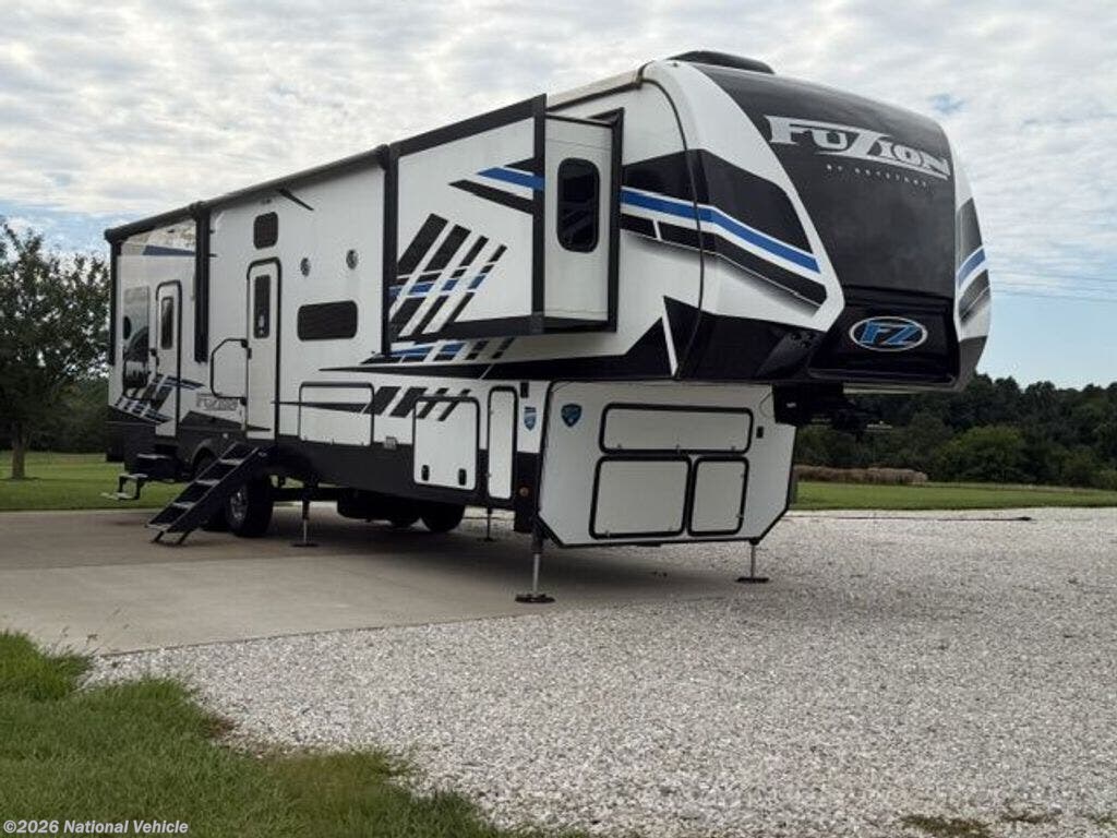 Used 2023  Keystone Fuzion 369 by Keystone from National Vehicle in New Bloomfield, MO
