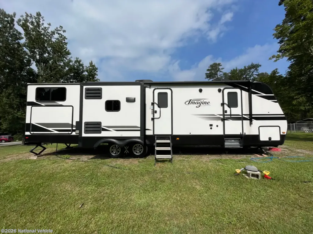 Used 2021  Grand Design Imagine 3250BH by Grand Design from National Vehicle in North Augusta, SC