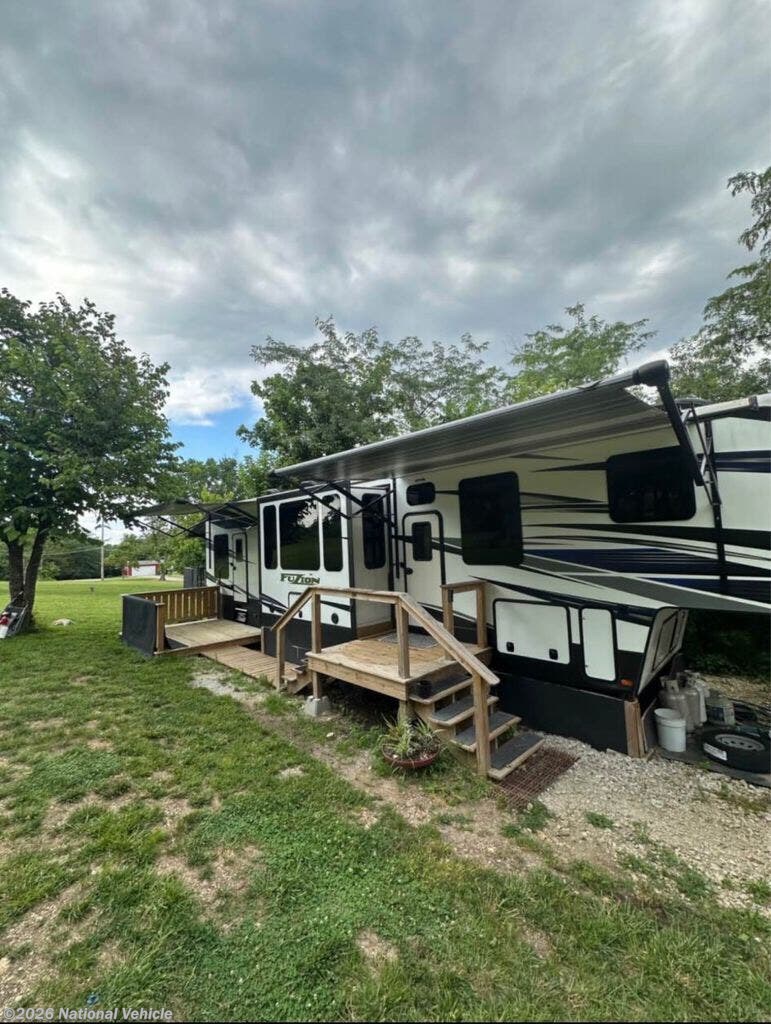 Used 2020  Keystone Fuzion 419 by Keystone from National Vehicle in Clinton, MO