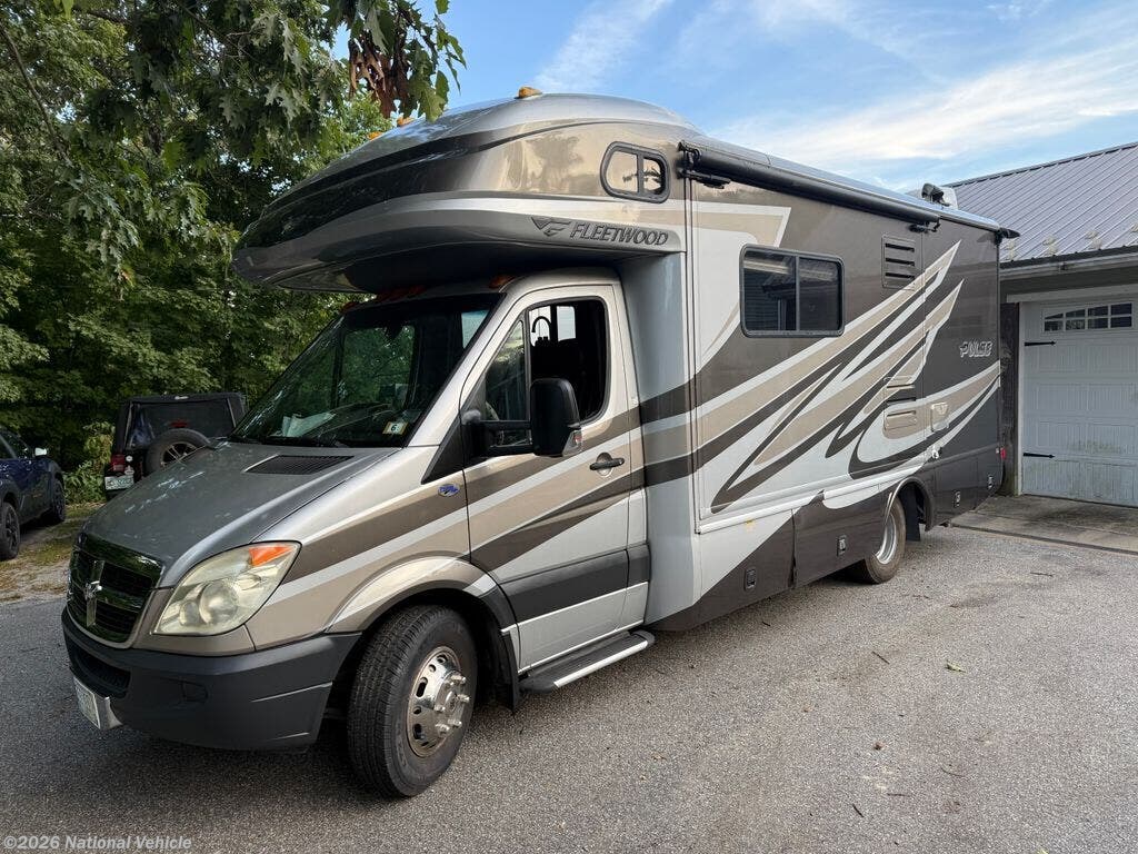 Used 2009  Fleetwood Pulse 24D by Fleetwood from National Vehicle in Chichester, NH