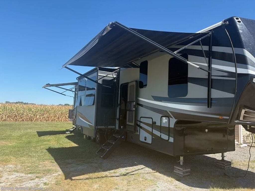 Used 2018  Jayco Seismic 4114 by Jayco from National Vehicle in Charleston, IL