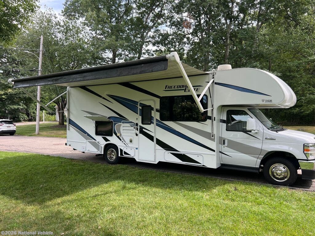 Used 2023  Thor Motor Coach Freedom Elite 27FE by Thor Motor Coach from National Vehicle in North Attleborough, MA