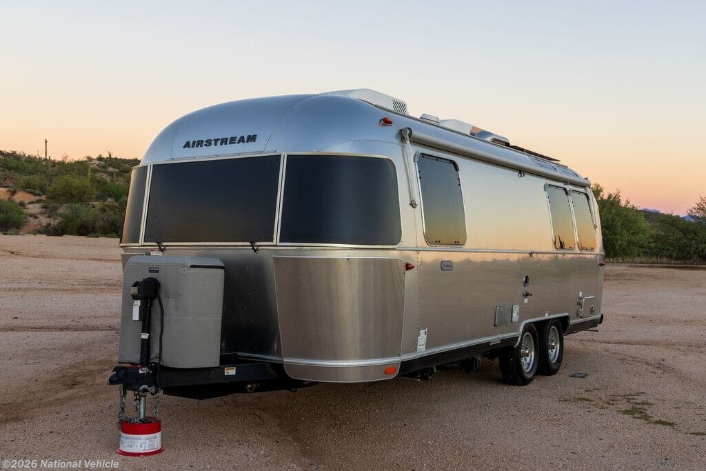 Used 2023  Airstream Globetrotter 25FB Queen by Airstream from National Vehicle in Fountain Hills, AZ