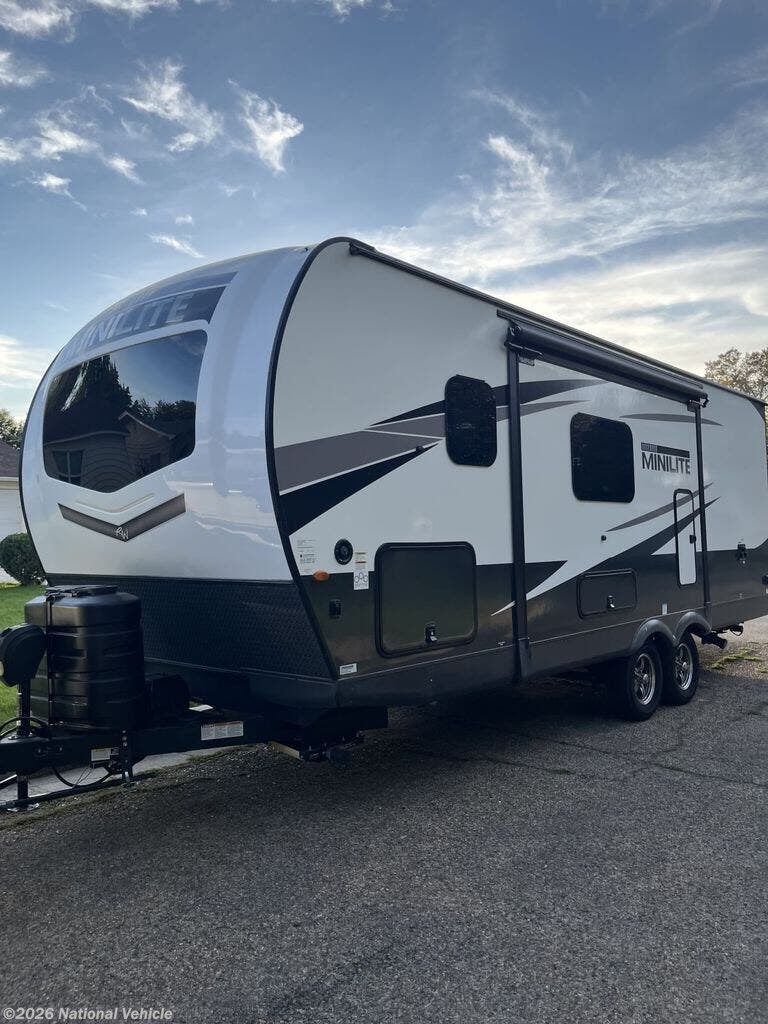 Used 2024  Forest River Rockwood Mini Lite 2517S by Forest River from National Vehicle in Nampa, ID