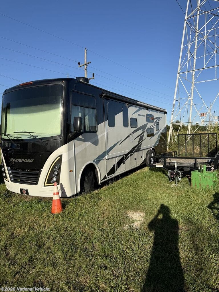 Used 2024  Thor Motor Coach Windsport 34J by Thor Motor Coach from National Vehicle in Noblesville, IN