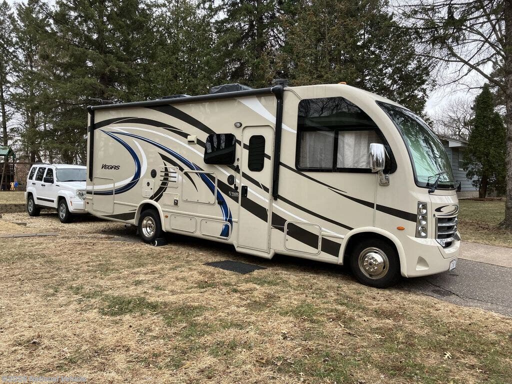 Used 2017  Thor Motor Coach Vegas 25.4 by Thor Motor Coach from National Vehicle in Hudson, WI