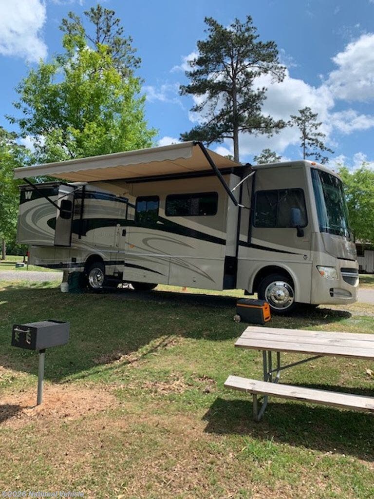 Used 2014  Winnebago Sightseer 33C by Winnebago from National Vehicle in Mccormick, SC