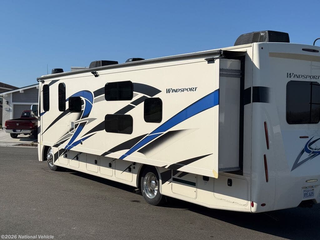 Used 2022  Thor Motor Coach Windsport 34J by Thor Motor Coach from National Vehicle in Roseville, CA