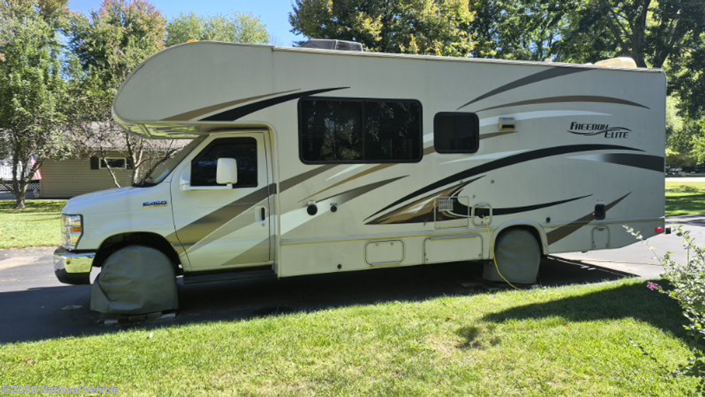 Used 2016  Thor Motor Coach Freedom Elite 26FE by Thor Motor Coach from National Vehicle in Bonduel, WI