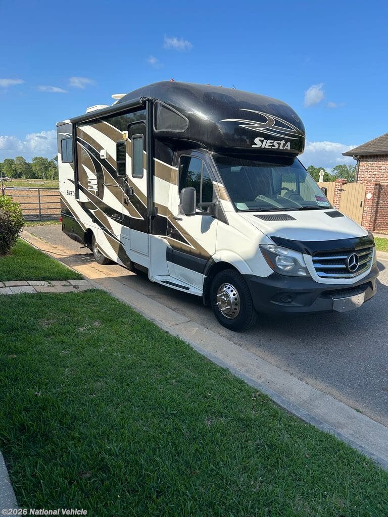 Used 2014  Thor Motor Coach Four Winds Siesta 24SR by Thor Motor Coach from National Vehicle in Lafeyette, LA