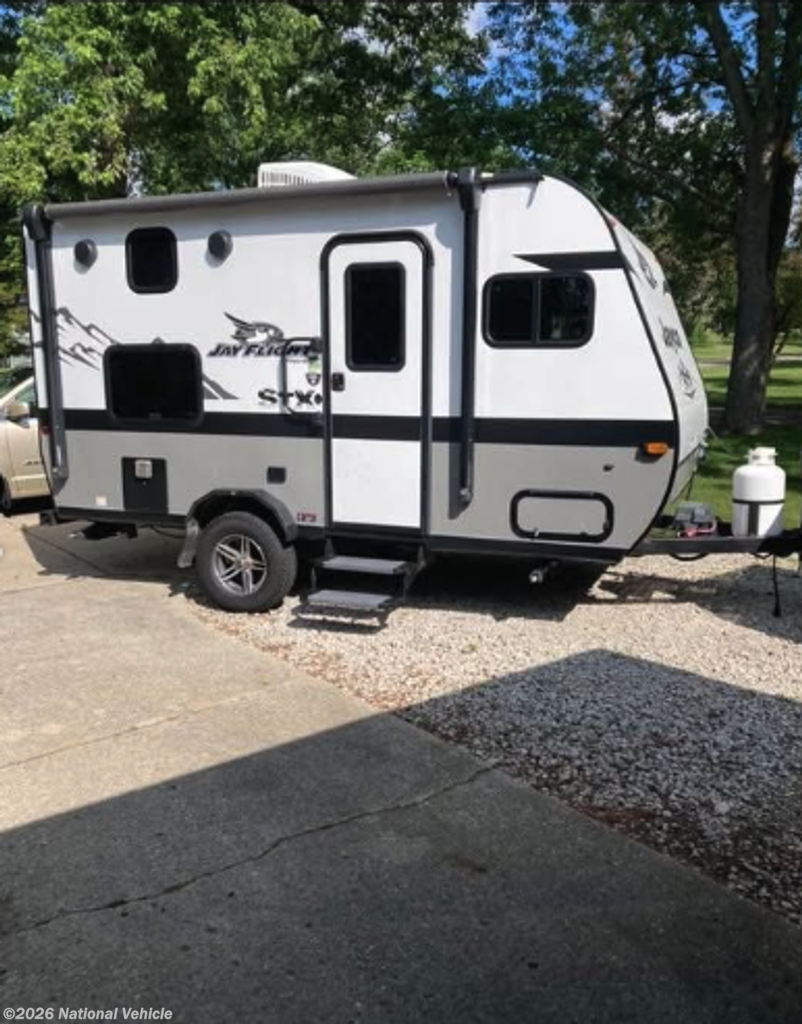 Used 2022  Jayco Jay Flight SLX 154BH by Jayco from National Vehicle in Fort Gratiot, MI